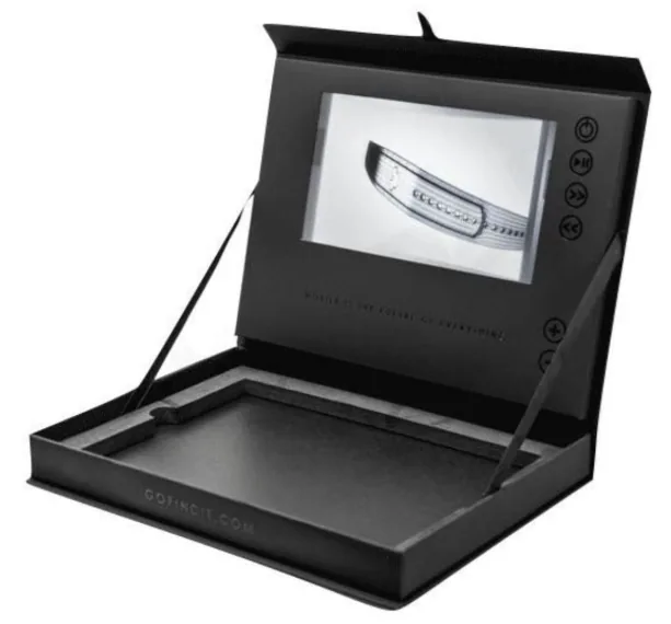 Caja negra con pantalla y botones de control en la tapa