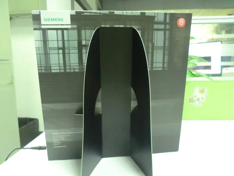 Trasera del videodisplay Siemens, con soporte de cartón